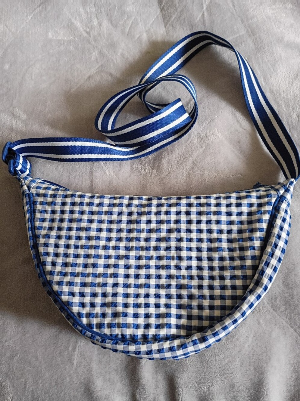 Uniglo Blue and White Gingham Round Mini Crossbody Sling Bag - Picture 4 of 6